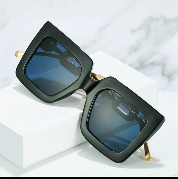 Square Sunglasses. Chain Temple UV Protection Sunglasses. Photos taken by me - Picture 3 of 11